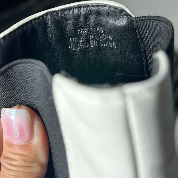 FOREVER 21 BOOTIES   - Picture 7 of 11